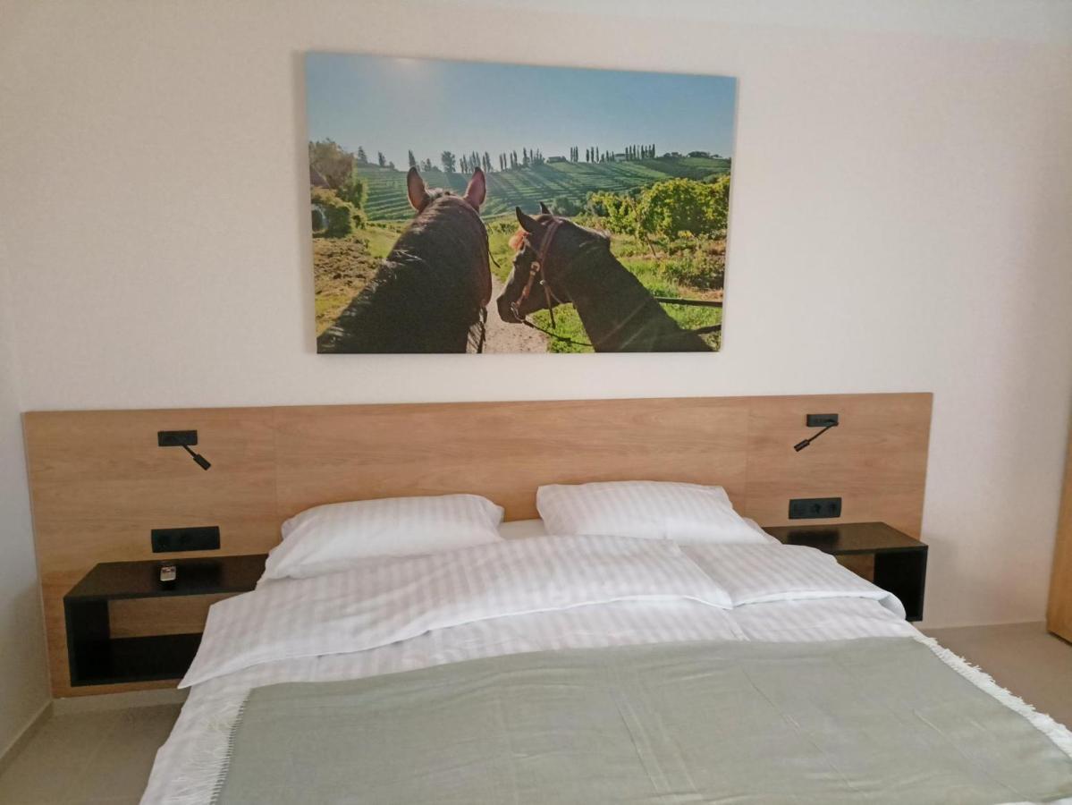IvanjkovciHisa Pep'S住宿加早餐旅馆 外观 照片
